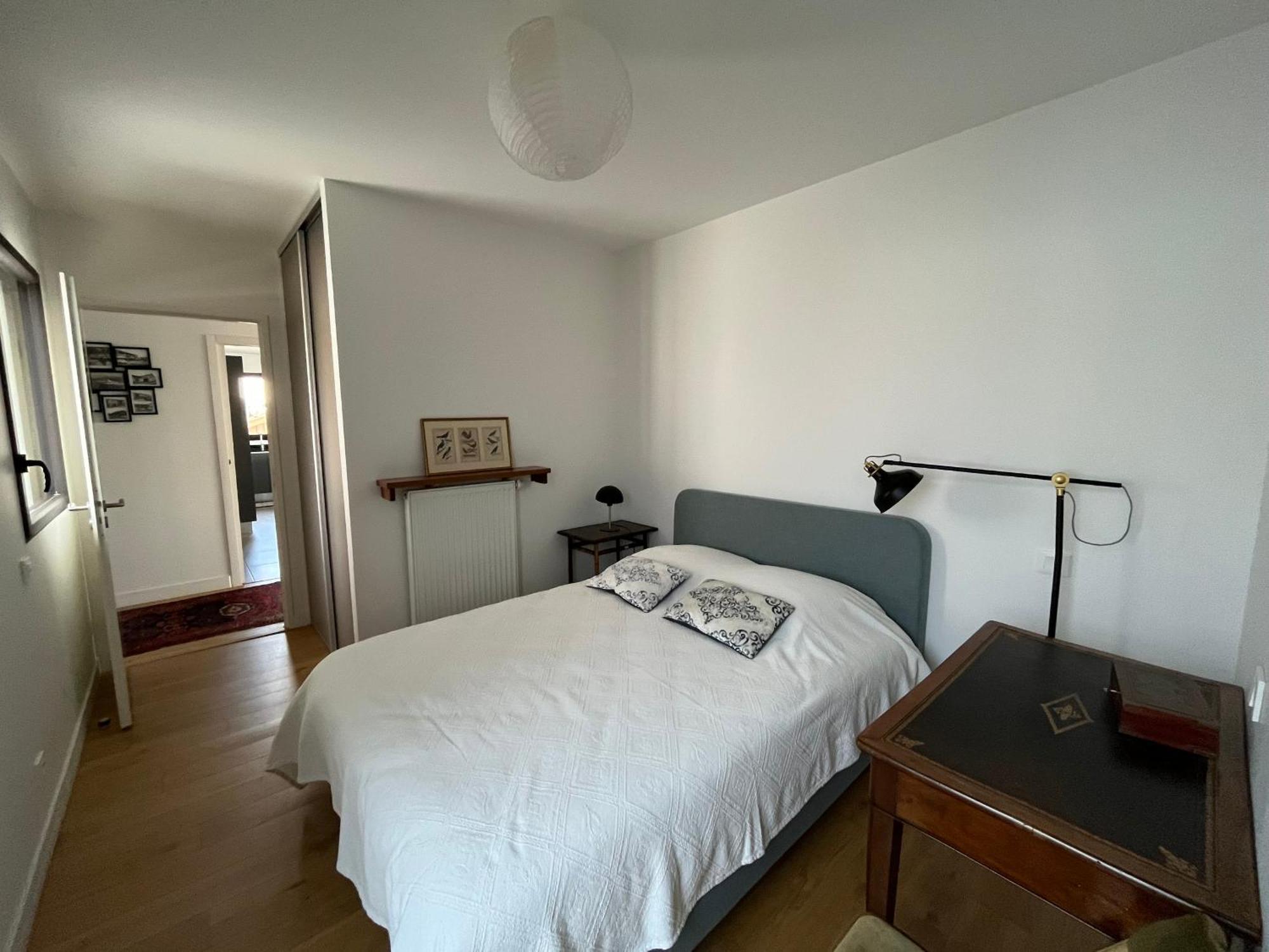 Apartment - Aiguillon - T5 Avec Terrasse, Parking Securise Et Wifi - Fr-1-319-404